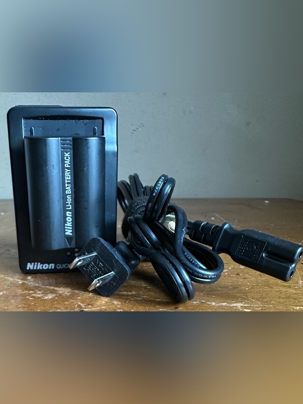 OEM Genuine Nikon MH-18a Quick Battery Charger w/ Nikon EN-EL3A Battery